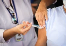 Plantão de Vacinação estará nas UBSs Graminha e Abílio Pedro neste sábado (21); Drive-thru ficará fechado