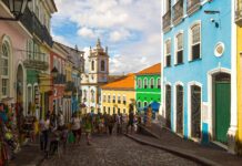 Turismo local em alta: estudo da Booking.com aponta que brasileiros preferem viajar mais dentro do país